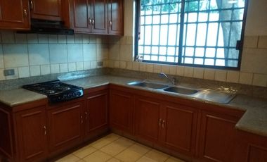 Renta Departamento Amueblado Planta Baja, en Fraccionamiento con Vigilancia y agradables áreas verdes, Carcaña, Momoxpan a 10 min de UDLAP Cholual