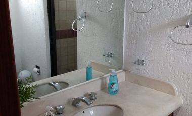 Renta Departamento Amueblado Planta Baja, en Fraccionamiento con Vigilancia y agradables áreas verdes, Carcaña, Momoxpan a 10 min de UDLAP Cholual