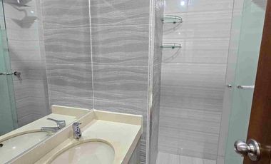 Dpto de 3 hab con balcón vista a la calle con áreas comunes PISCINA GIMNASIO AREA DE PARRILLA ENTREGA INMEDIATA
