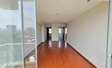 Dpto de 3 hab con balcón vista a la calle con áreas comunes PISCINA GIMNASIO AREA DE PARRILLA ENTREGA INMEDIATA