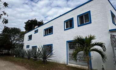 Residencia amplia con piscina, zona grill de 4 recámaras