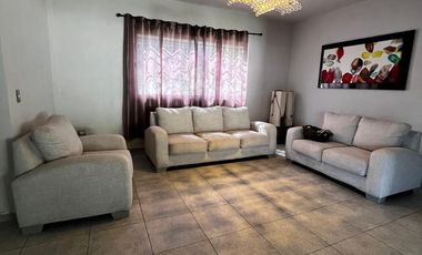 Residencia amplia con piscina, zona grill de 4 recámaras