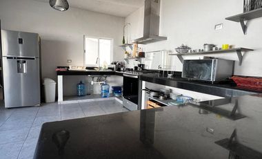 Residencia amplia con piscina, zona grill de 4 recámaras