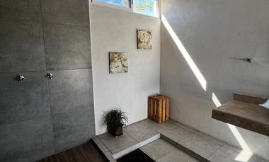 Residencia amplia con piscina, zona grill de 4 recámaras