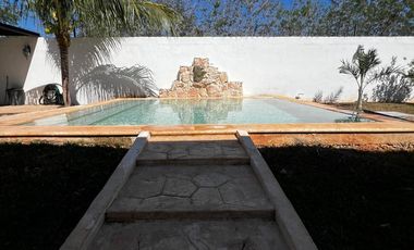 Residencia amplia con piscina, zona grill de 4 recámaras