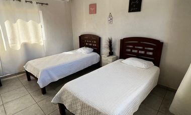 Residencia amplia con piscina, zona grill de 4 recámaras