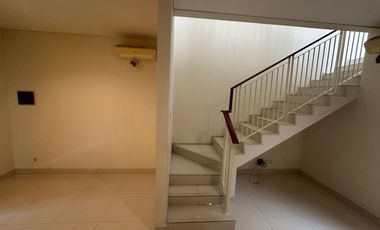 Sewa Kontrakan Rumah di Grand Pakuwon Harga Murah Dekat Tandes Surabaya Barat Tahunan Perumahan Per 2026 Dibawah 70 Juta