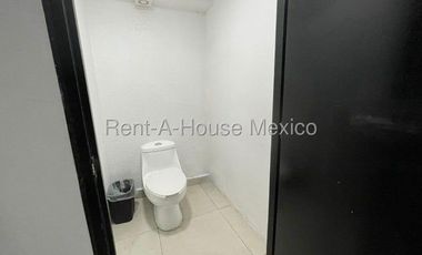 Edificio en Renta en Naucalpan de Juárez, 	Ciudad Satélite