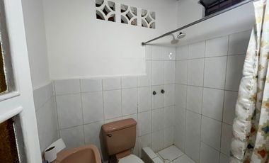 Se Alquila Casa Con Estacionamiento Y Excelente Ubicación En Chincha