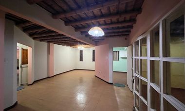 Se Alquila Casa Con Estacionamiento Y Excelente Ubicación En Chincha