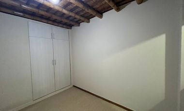 Se Alquila Casa Con Estacionamiento Y Excelente Ubicación En Chincha