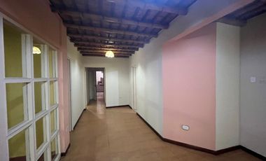 Se Alquila Casa Con Estacionamiento Y Excelente Ubicación En Chincha
