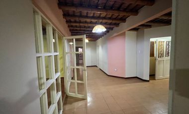 Se Alquila Casa Con Estacionamiento Y Excelente Ubicación En Chincha