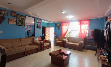 Casa en venta en Miraflores, cuatro dormitorios, amplia.