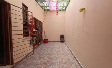 Casa en venta en Miraflores, cuatro dormitorios, amplia.