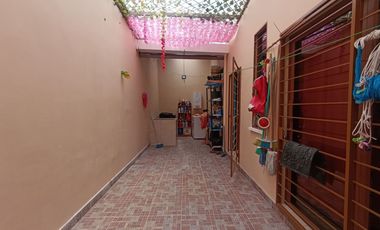 Casa en venta en Miraflores, cuatro dormitorios, amplia.