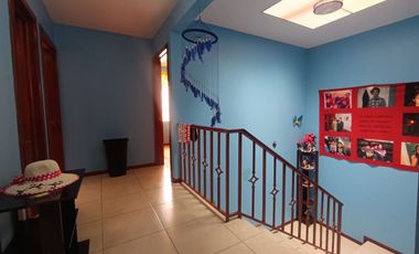 Casa en venta en Miraflores, cuatro dormitorios, amplia.