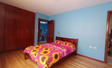 Casa en venta en Miraflores, cuatro dormitorios, amplia.