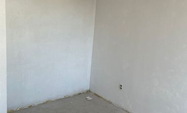 CASA DE TRES PISOS EN VENTA, LOS HÉROES SECCIÓN 1