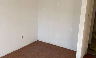 CASA DE TRES PISOS EN VENTA, LOS HÉROES SECCIÓN 1