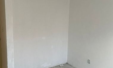 CASA DE TRES PISOS EN VENTA, LOS HÉROES SECCIÓN 1