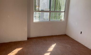 CASA DE TRES PISOS EN VENTA, LOS HÉROES SECCIÓN 1