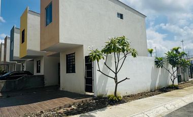 En alquiler casa de 3 dormitorios en urb.Los Geranios 3 en chongon.
