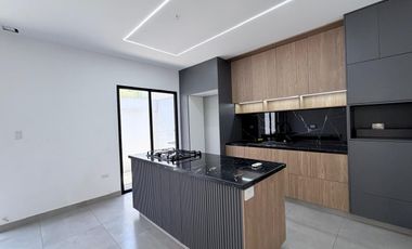 casa Moderna en Alquiler Vía Salitre