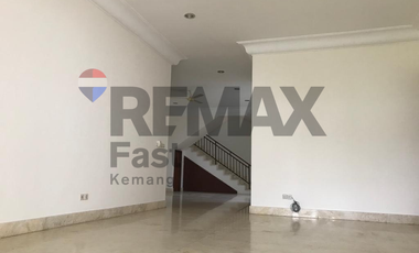 DIJUAL – RUMAH BESAR STRATEGIS DI JALAN UTAMA