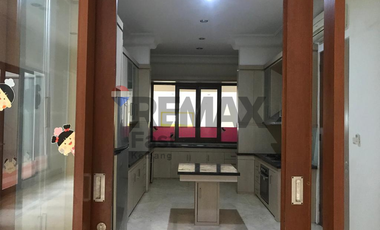 DIJUAL – RUMAH BESAR STRATEGIS DI JALAN UTAMA