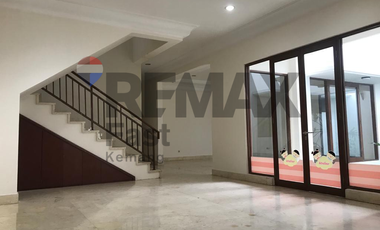 DIJUAL – RUMAH BESAR STRATEGIS DI JALAN UTAMA