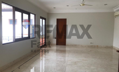 DIJUAL – RUMAH BESAR STRATEGIS DI JALAN UTAMA