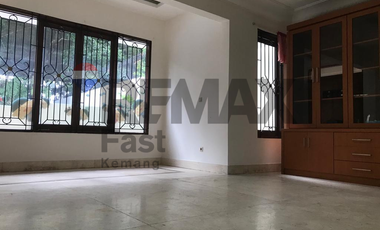 DIJUAL – RUMAH BESAR STRATEGIS DI JALAN UTAMA
