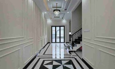 Rumah mewah 2 Lantai luas tanah besar Lokasi Grand depok City dekat alun alun