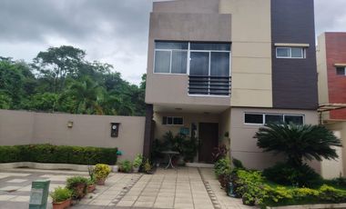 Casa de venta en la Urbanización Belo Horizonte, Vía a la Costa, Guayaquil.