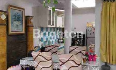 Dijual rumah 2 lantai siap huni rapi di jalan utama di Griya Kencana 2, Ciledug Tangerang