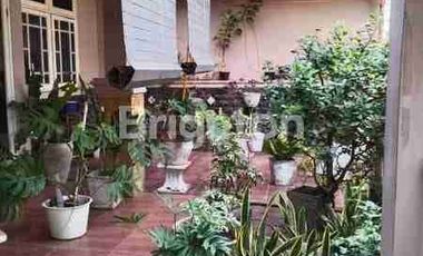 Dijual rumah 2 lantai siap huni rapi di jalan utama di Griya Kencana 2, Ciledug Tangerang