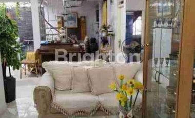 Dijual rumah 2 lantai siap huni rapi di jalan utama di Griya Kencana 2, Ciledug Tangerang