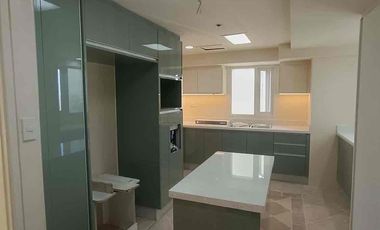 4 bedrooms Newly renovated in Forbes Tower