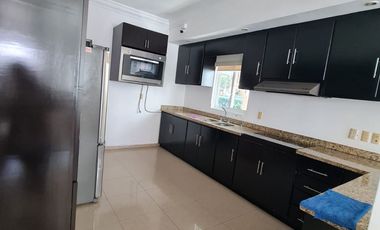 Renta casa en Residencial Club Real