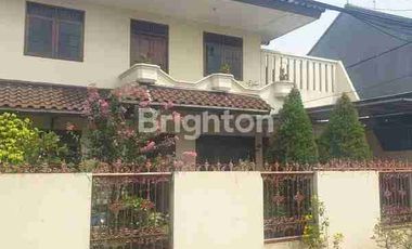 Dijual rumah 2 lantai kondisi bagus kokoh rapi langsung bisa huni di Meruya jakarta barat atau untuk investasi