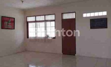 Dijual rumah 2 lantai kondisi bagus kokoh rapi langsung bisa huni di Meruya jakarta barat atau untuk investasi
