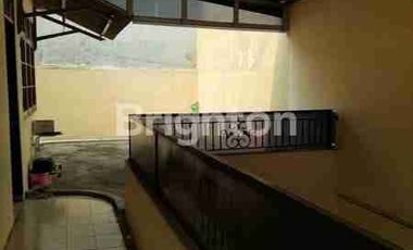 Dijual rumah 2 lantai kondisi bagus kokoh rapi langsung bisa huni di Meruya jakarta barat atau untuk investasi