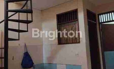 Dijual rumah 2 lantai kondisi bagus kokoh rapi langsung bisa huni di Meruya jakarta barat atau untuk investasi