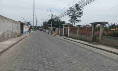 Hermoso terreno plano área de 1.900 metros Urbano con agua de riego en cotacachi Imbabura Ecuador