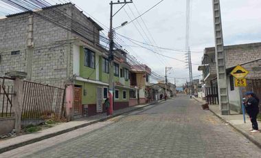 Hermoso terreno plano área de 1.900 metros Urbano con agua de riego en cotacachi Imbabura Ecuador