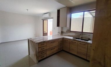 En renta casa semiamoblada en urbanización Orocity