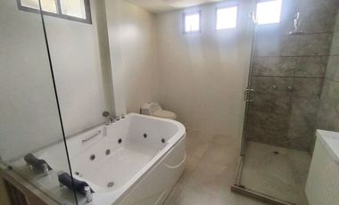 En renta casa semiamoblada en urbanización Orocity