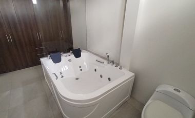 En renta casa semiamoblada en urbanización Orocity