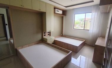 En renta casa semiamoblada en urbanización Orocity